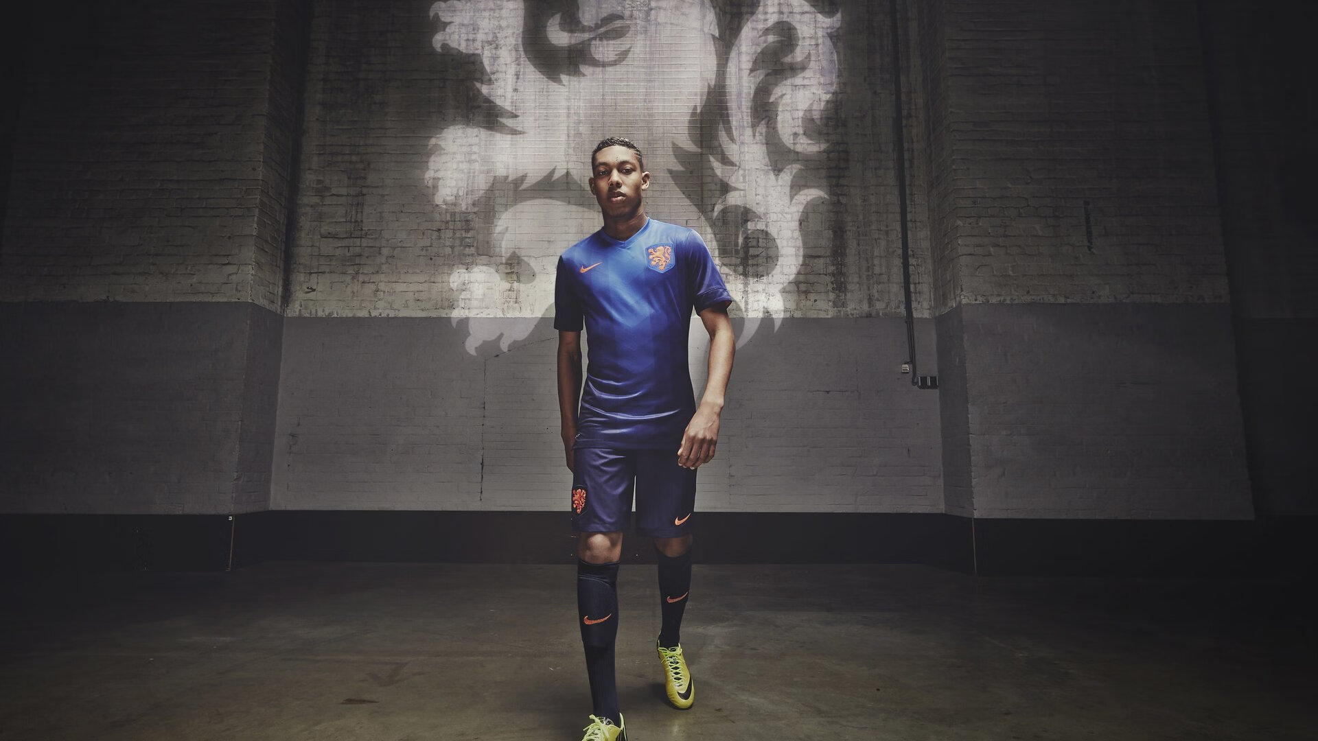 爱游戏体育在线-意甲裁判判罚标准争议，意甲最爱出黄牌的主裁判